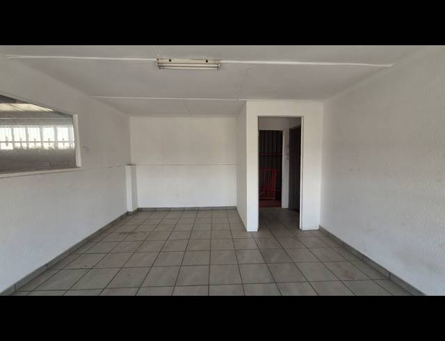 219M² WAREHOUSE TO LET IN JET PARK